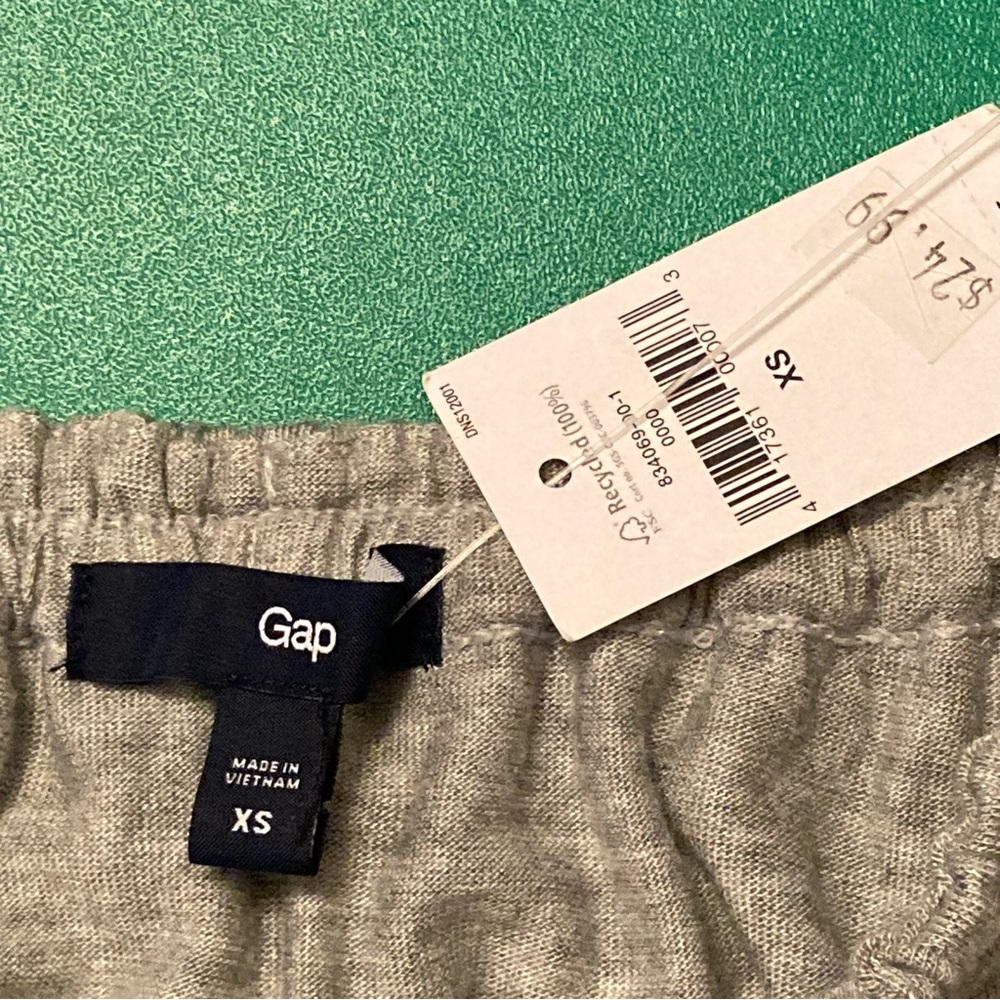 NWT GRAY GAP RAYON MINI SKIRT—BRAND-NEW! - Picture 4 of 8